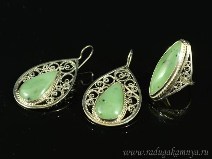 Jade ring and earrings, size-19