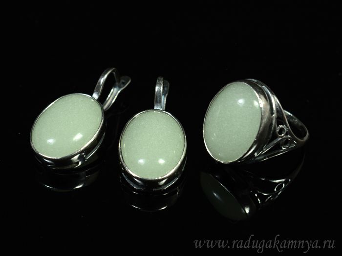 Ring Earrings Quartz luminous color green, size 18