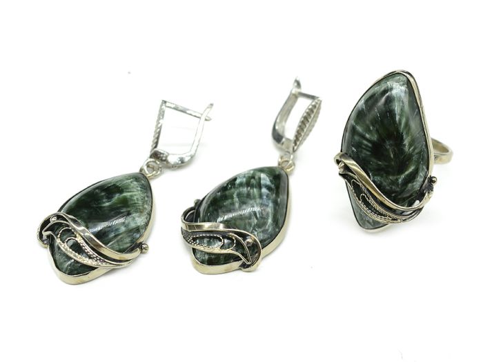 Serafinite ring and earrings, size-20