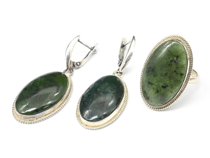 Jade ring and earrings, size-18