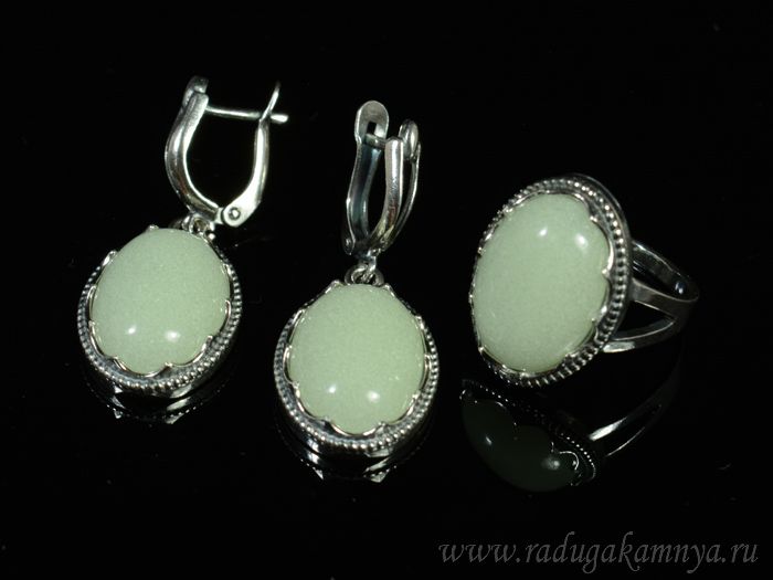 Ring Earrings Quartz luminous color green, size 18