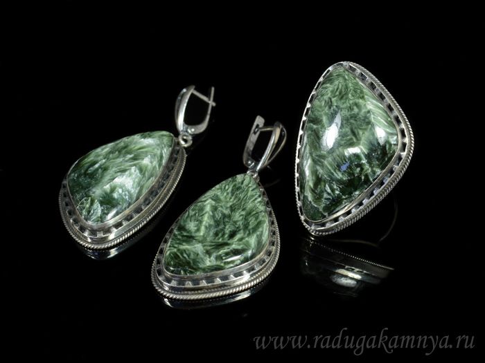 Ring and earrings made of serafinite, 26*40mm., 29.6g, size-19.