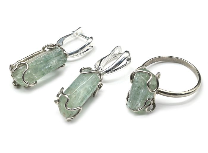 Aquamarine ring and earrings, size-19