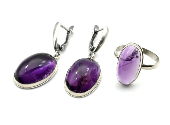 Oval amethyst ring and earrings, size-18