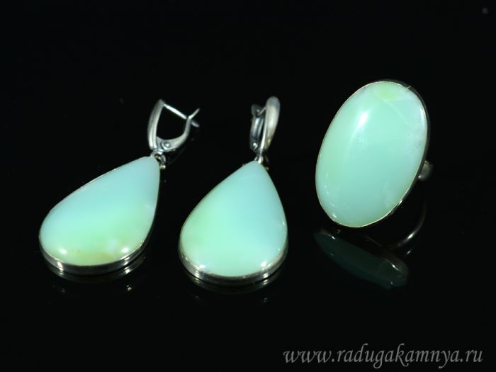 Chrysoprase ring and earrings, size-18