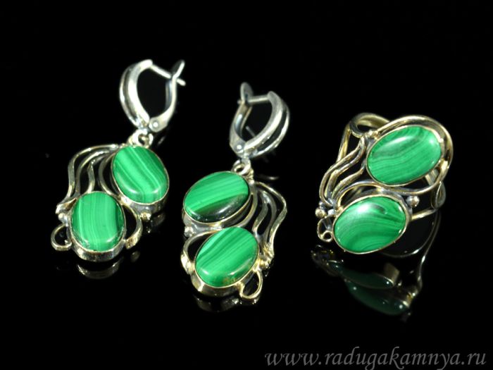 Malachite ring and earrings, size-17.5