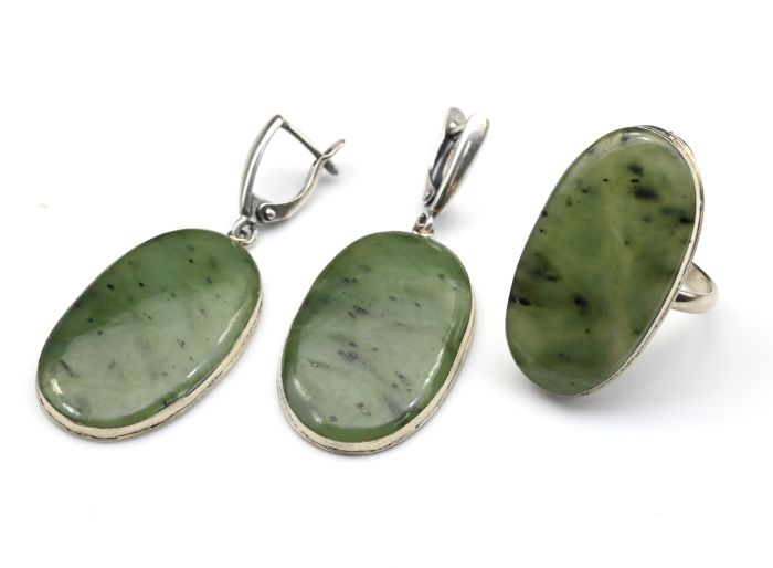 Oval jade Ring and Earrings, size 18