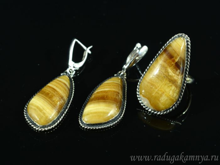 Honey onyx ring and earrings, size-17.5