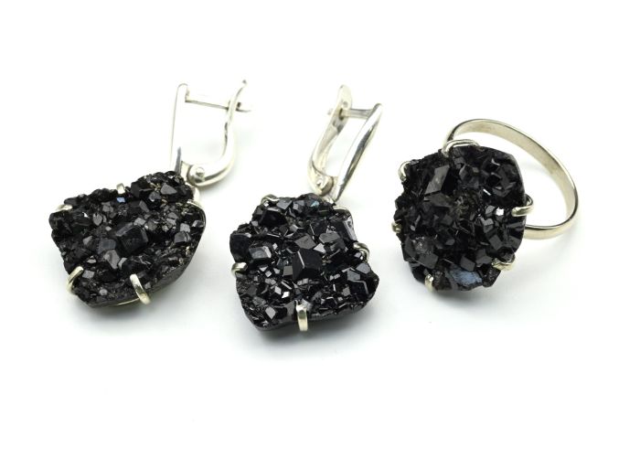 Melanite (garnet) ring and earrings, size-18