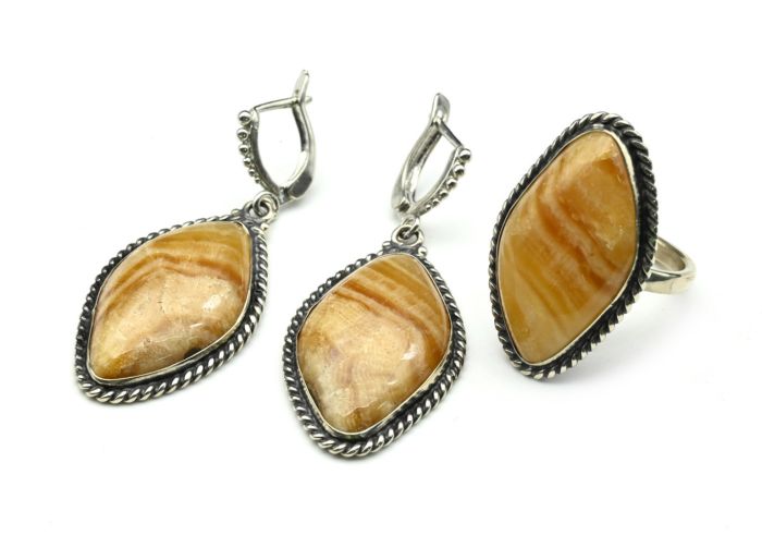 Ring and earrings with honey onyx, size-18