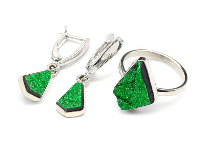 Ring and earrings with uvarovite, size-17