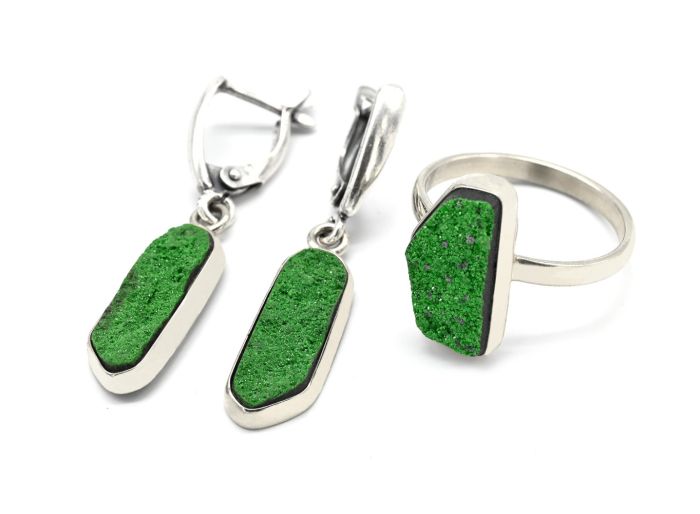 Ring and earrings with uvarovite, size-18.5