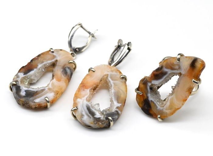 Ring and earrings with agate of Brazil geodes, size-18