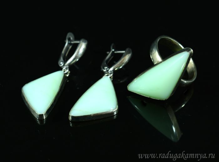 Chrysoprase grace ring and earrings, size-18