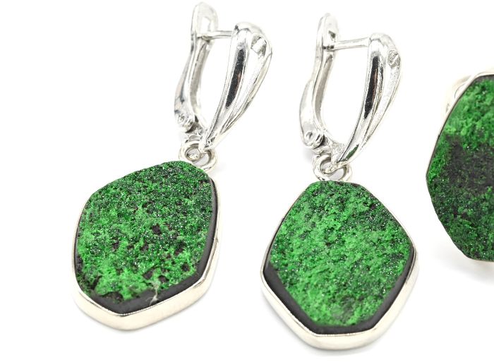 Ring and earrings with uvarovite, size-18