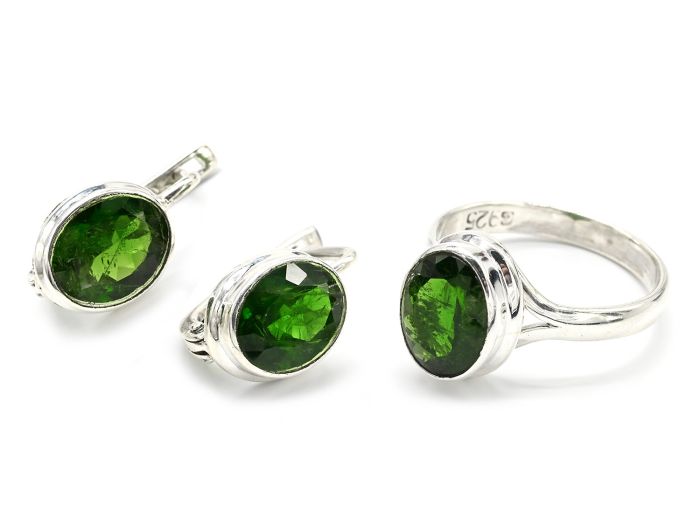 Ring and Earrings with chrome diopside oval 10*12mm, size 18, 6.7g