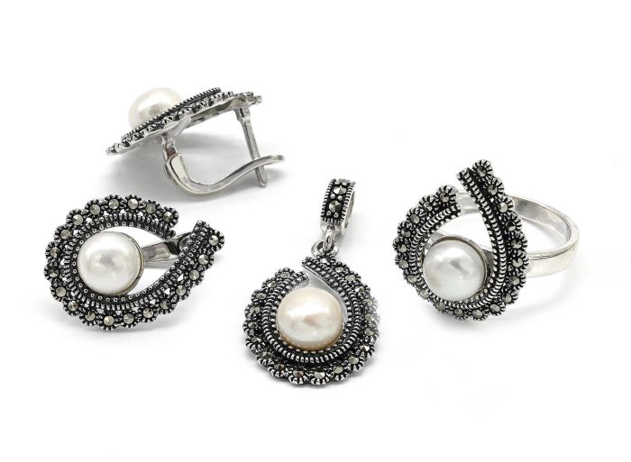 Ring Earrings and Pendant with pearls and marcasites, size 19, 18g