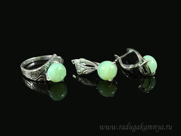 Ring Earrings with tinted agate color. green size 21