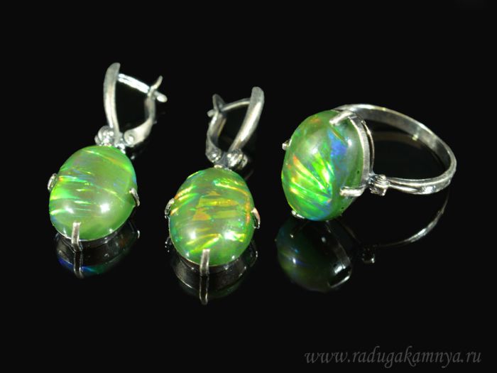 Ring Earrings with artificial opal, color green chameleon size 20