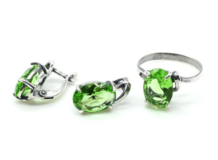 Ring earrings with artificial zircon, color green size 21