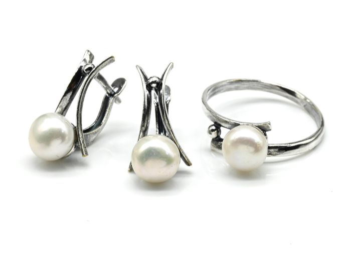 Ring Earrings with white pearls size 20