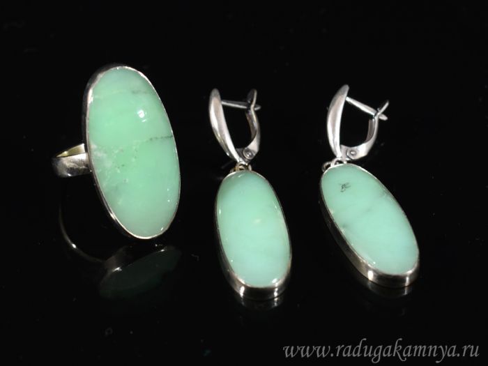 Chrysoprase oval ring and earrings, size-18